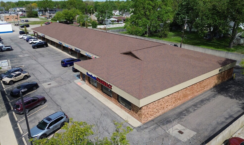 More Photos Of 560-650 W 14 Mile Rd, Clawson Unknown For Lease