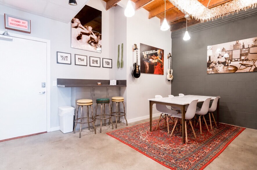 More Photos Of 211 W Avenue 33, Los Angeles Warehouse For Sale