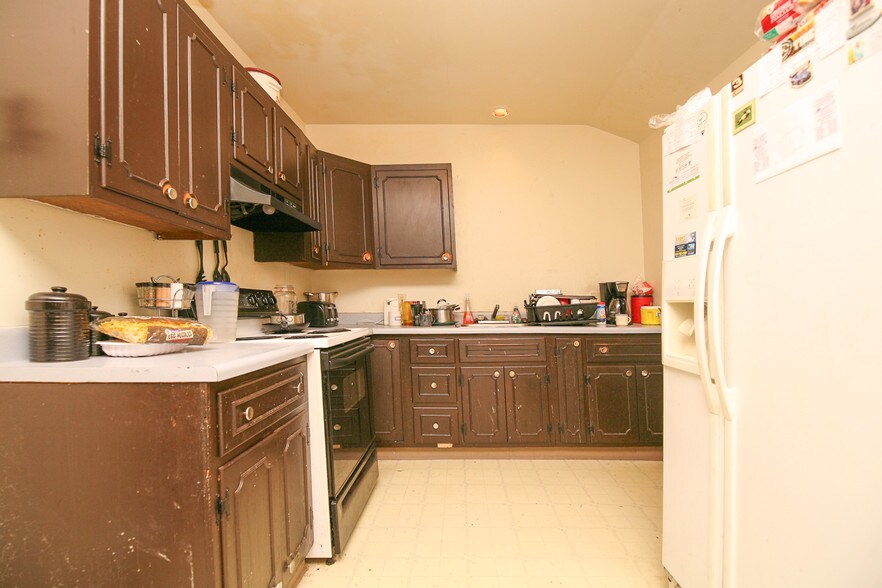 More Photos Of 2102 S Lehigh Ave, Whitehall Apartments For Sale