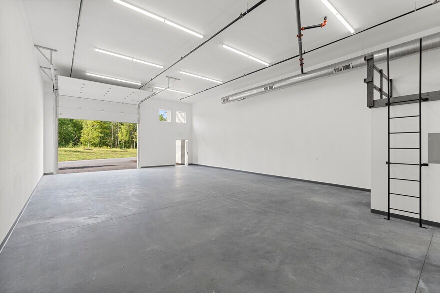 More Photos Of 12 Shenandoah Dr, Saratoga Springs Warehouse For Lease