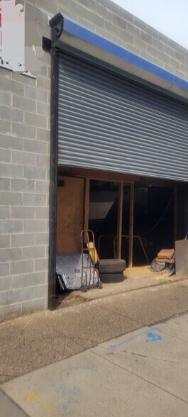 More Photos Of 2009-2011 E York St, Philadelphia Industrial For Sale