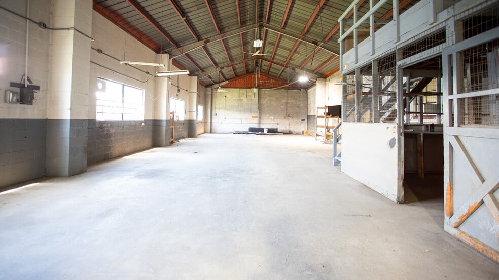 More Photos Of 3812 Bennington Ave, Kansas City Industrial For Sale