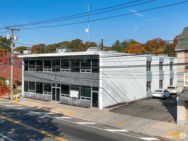 More Photos Of 155 E Main St, Smithtown Medical For Lease