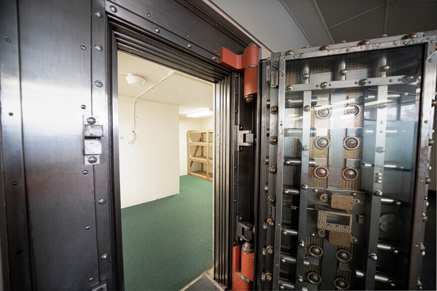 More Photos Of 700 Main St, Pineville Bank For Lease