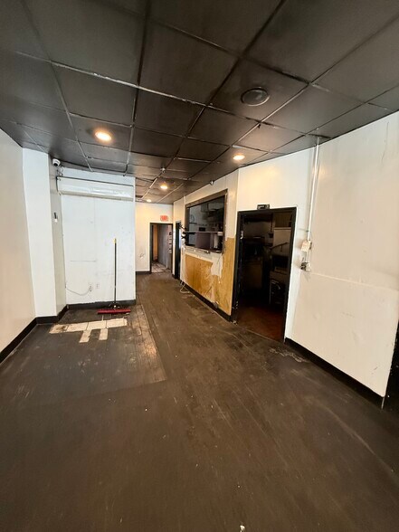 Primary Photo Of 513 Grand St, Brooklyn General Retail For Lease