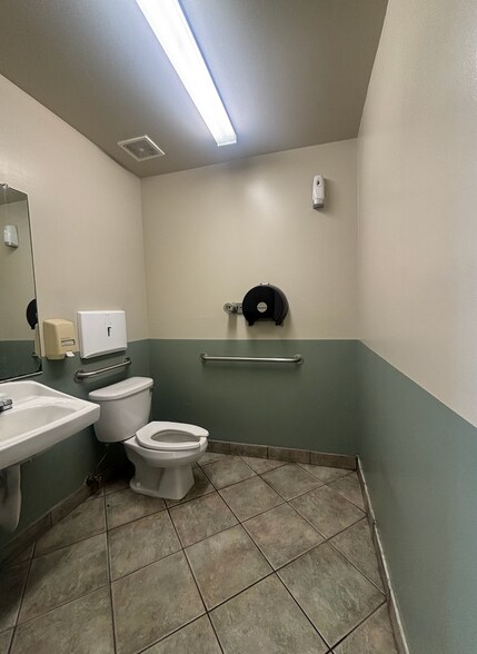 More Photos Of 312 N Gaffey St, San Pedro Freestanding For Lease