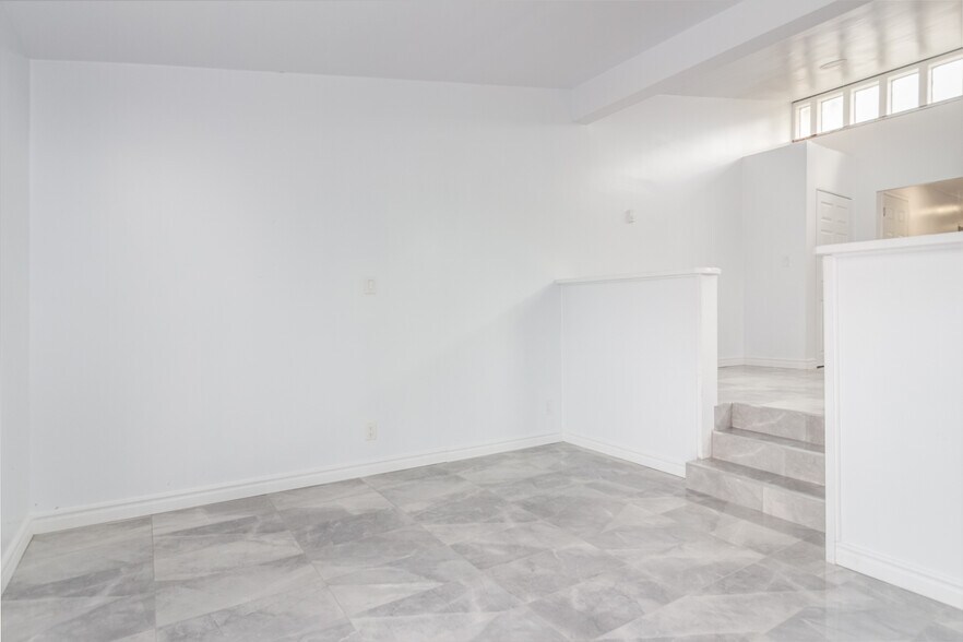 More Photos Of 3263 Lake Shore Blvd W, Toronto Dormitory For Sale