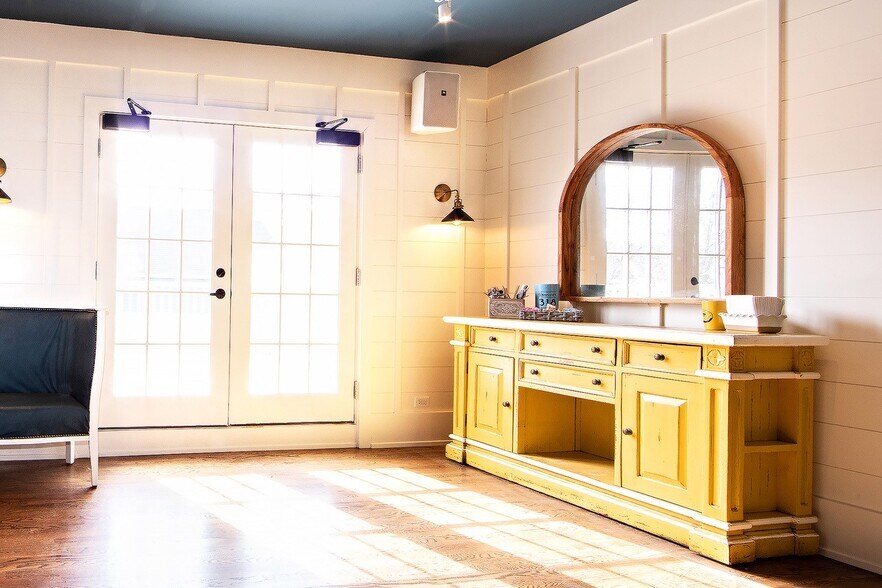 More Photos Of 318 S 3rd St, Geneva Freestanding For Lease