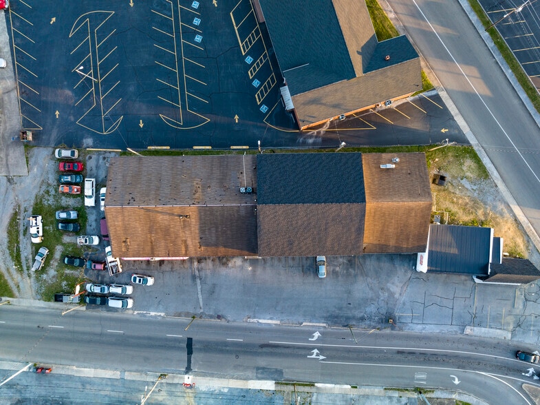 More Photos Of 525 W Market St, Johnson City Flex For Lease