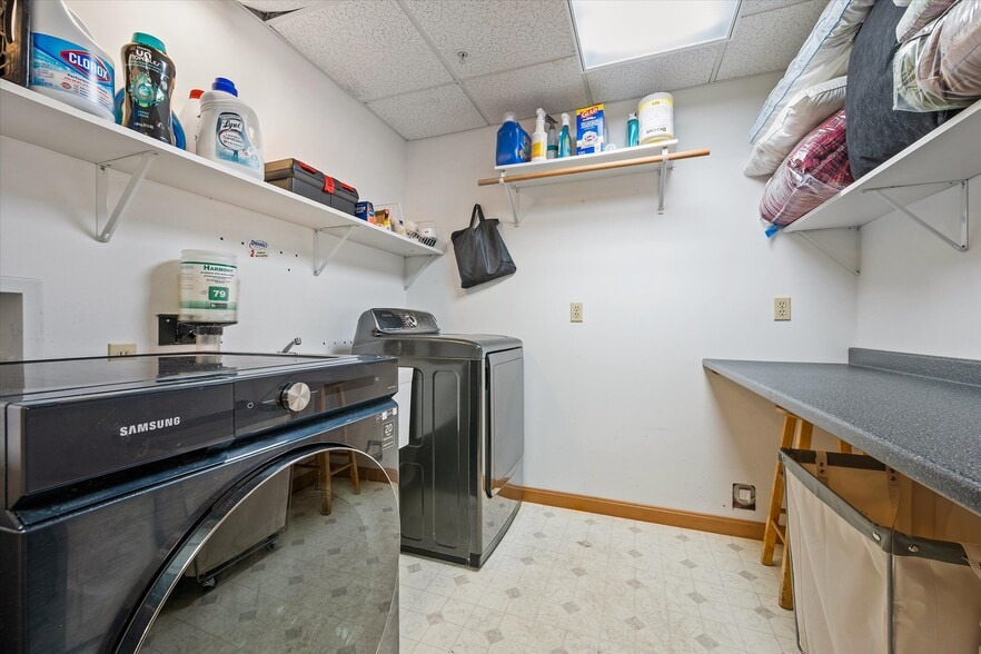 More Photos Of 341 US Route 1, Weston Hotel For Sale