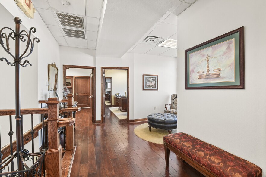 More Photos Of 101 Simonton St, Conroe Loft Creative Space For Lease