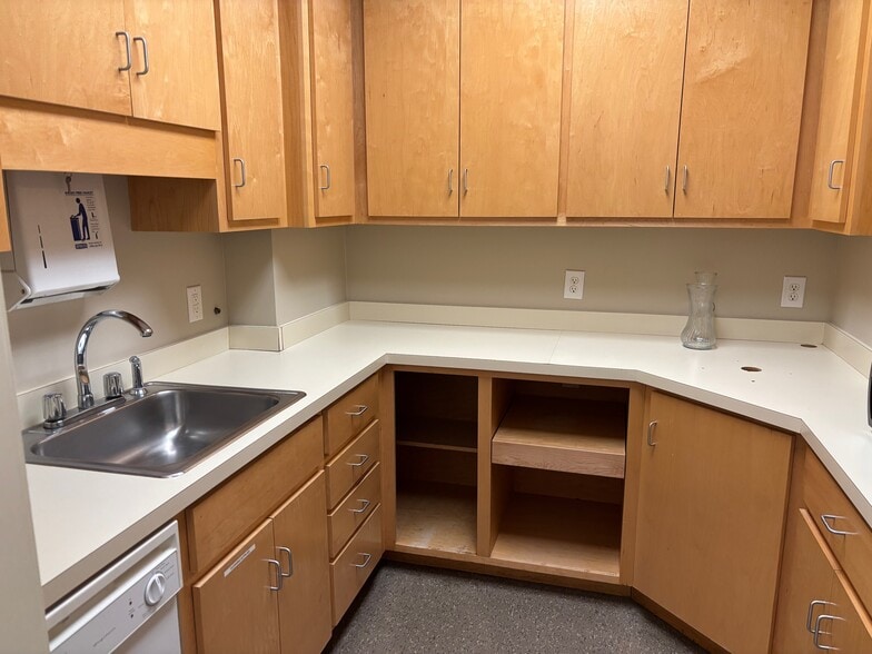 More Photos Of 1020 Jefferson Hwy, Staunton Office For Lease