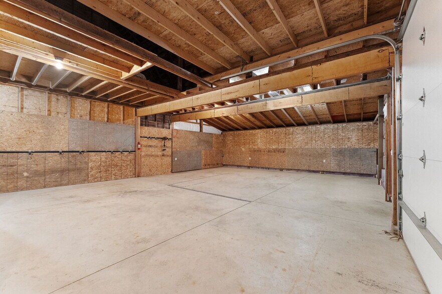 More Photos Of 345 N 400 E, Valparaiso Warehouse For Lease