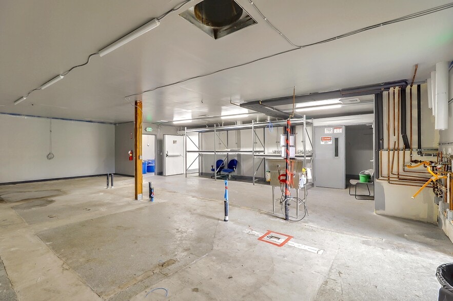 More Photos Of 1025 44th Ave, Oakland Warehouse For Sale