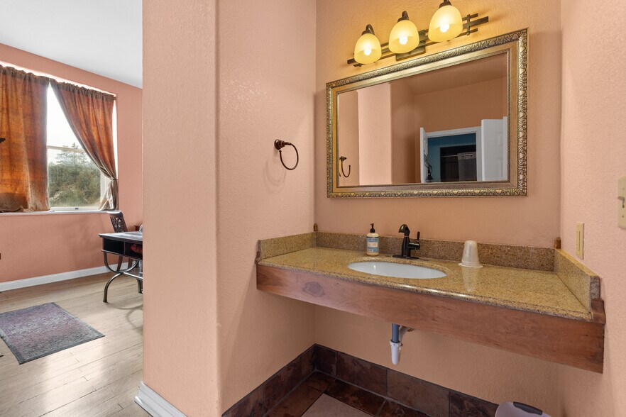 More Photos Of 603 N River St, Hot Springs Hotel For Lease