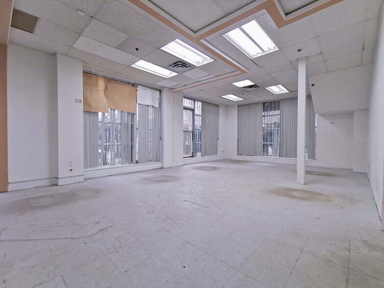 More Photos Of 3871 N Fraser Way, Burnaby Showroom For Sale