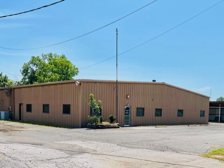 More Photos Of 1401-1409 W Shawnee, Muskogee Manufacturing For Sale