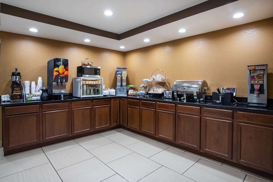 More Photos Of 5710 Challenger Pky, Fort Wayne Hotel For Sale