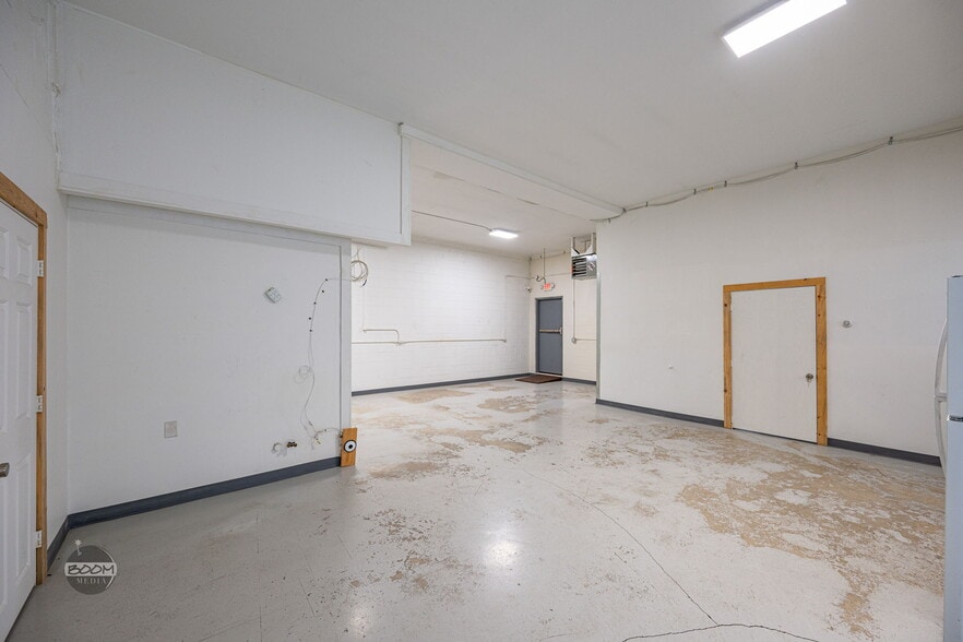 More Photos Of 5320 W Parks Hwy, Wasilla General Retail For Sale