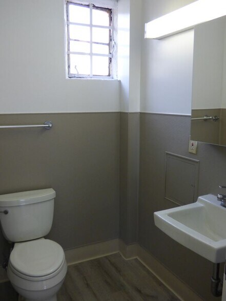 More Photos Of 867 W Evelyn Ave, Mountain View Office For Lease