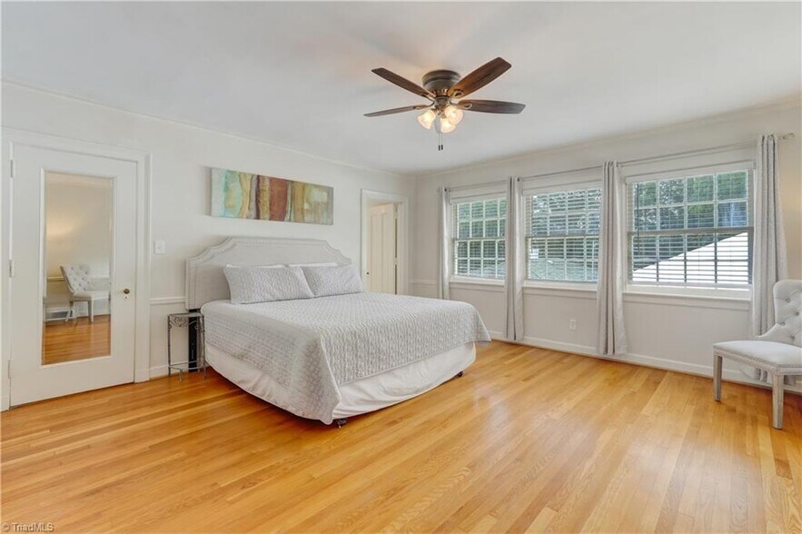 More Photos Of 17 E Main St, Thomasville Storefront Retail Office For Sale