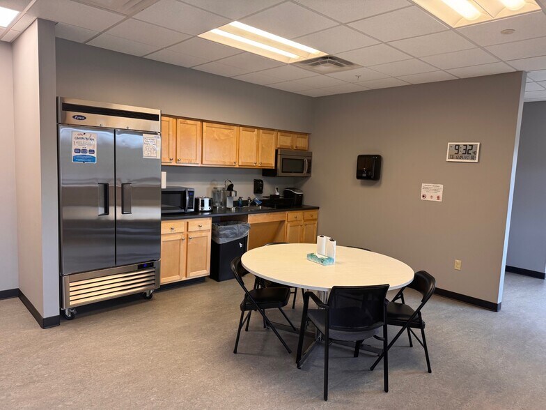 More Photos Of 34 River Rd, Essex Junction Warehouse For Lease