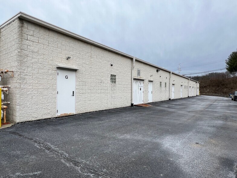 More Photos Of 1036-1062 Corporate Ln, Export Storefront Retail Office For Lease