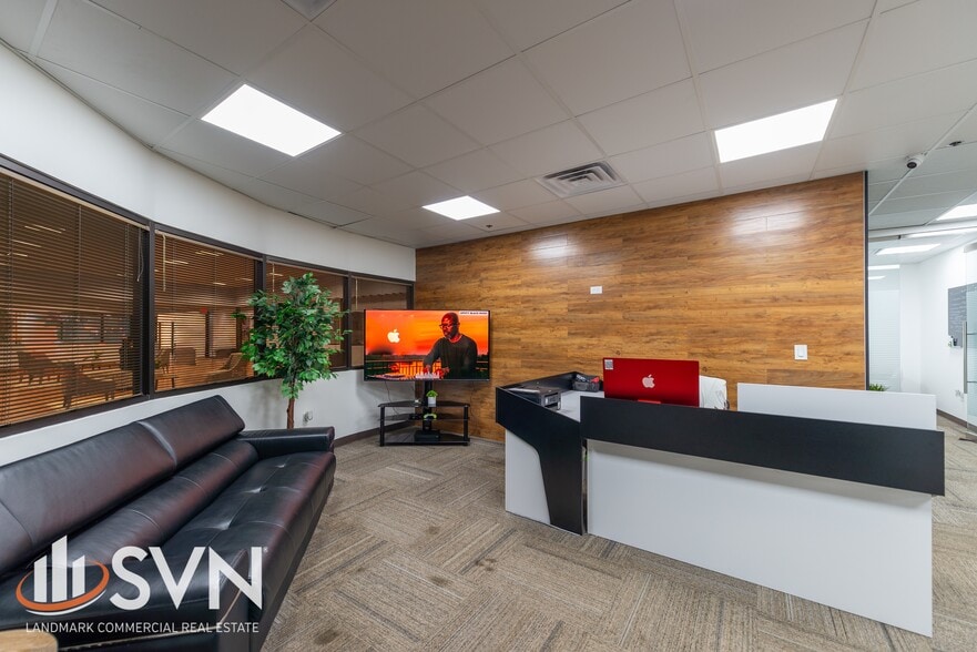 Primary Photo Of 1425 N McLean Blvd, Elgin Medical For Sale