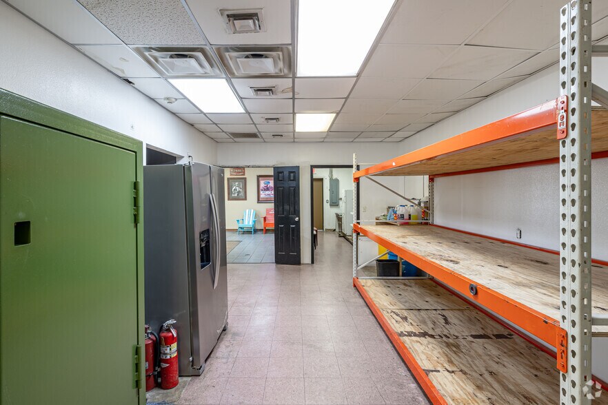 More Photos Of 200 SW Regional Airport Blvd, Bentonville General Retail For Sale