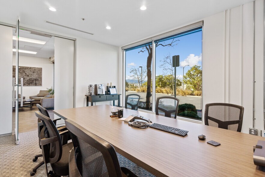 More Photos Of 28294-28310 Constellation Rd, Valencia Light Distribution For Sale