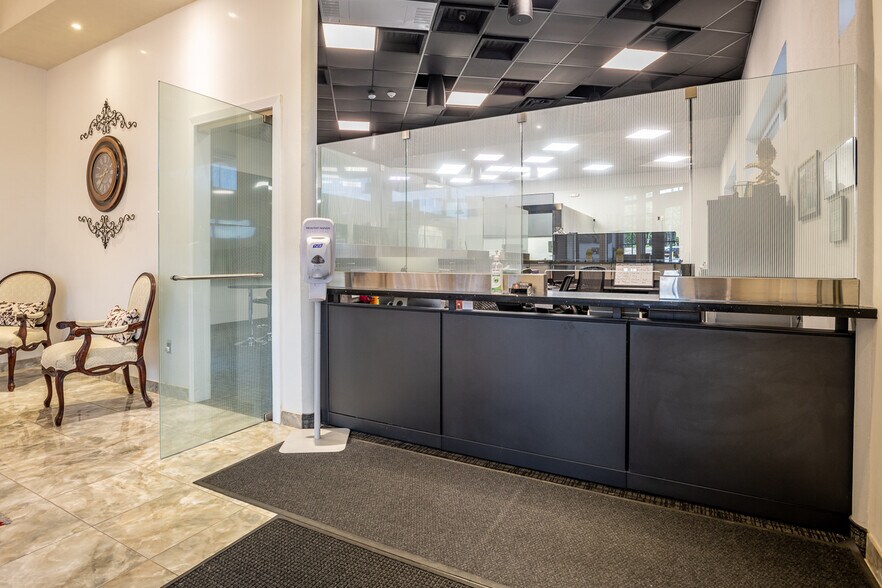 More Photos Of 302 S Lewis Ave, Tulsa Medical For Lease