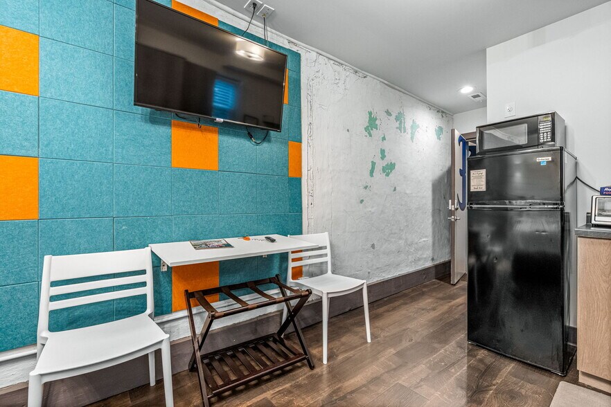 More Photos Of 207 Bank St, New Albany Apartments For Sale