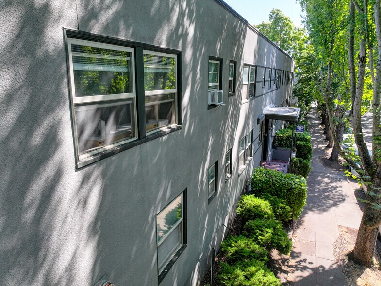 More Photos Of 2737 NW Upshur St, Portland Apartments For Sale