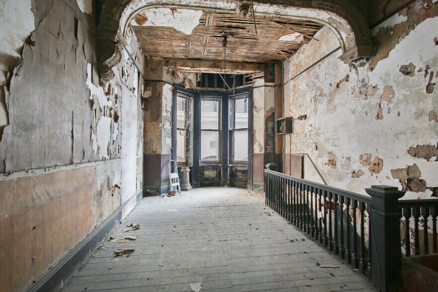 More Photos Of 121 Royal St, New Orleans Hotel For Sale