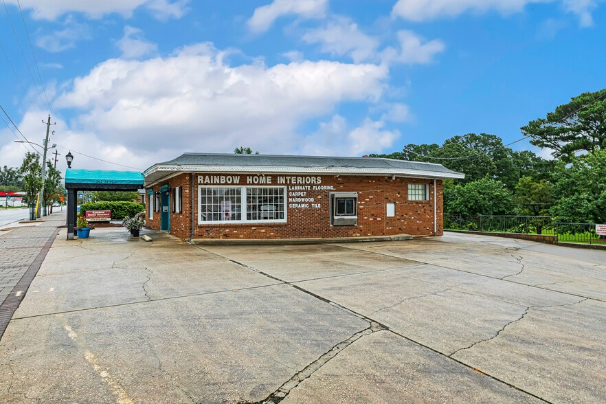 More Photos Of 202 N Main St, Fuquay Varina Freestanding For Sale