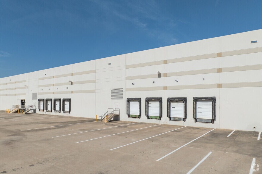 More Photos Of 3501 Sandshell Dr, Fort Worth Warehouse For Lease