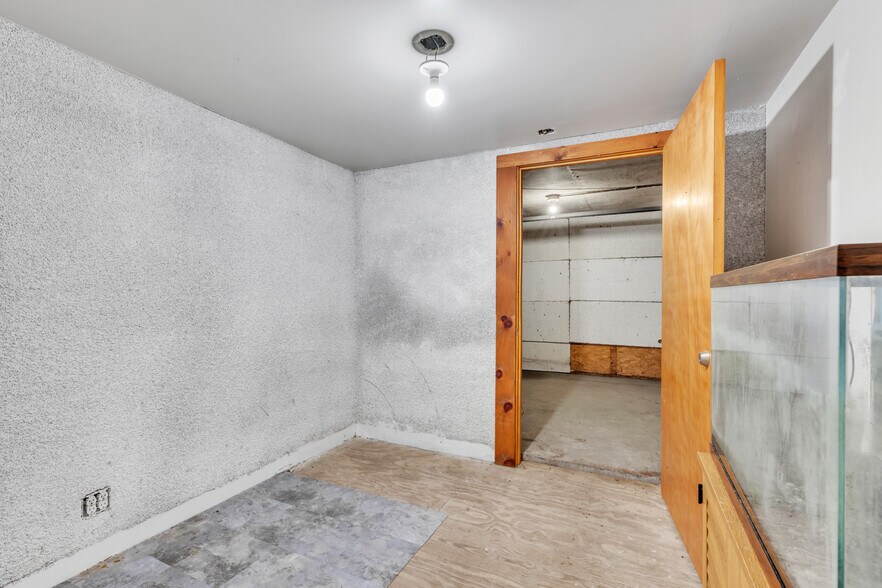 More Photos Of 203 Long Plain Rd, Whately Service For Sale