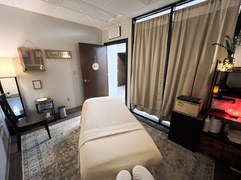 More Photos Of 5121 Maryland Way, Brentwood Office For Sale