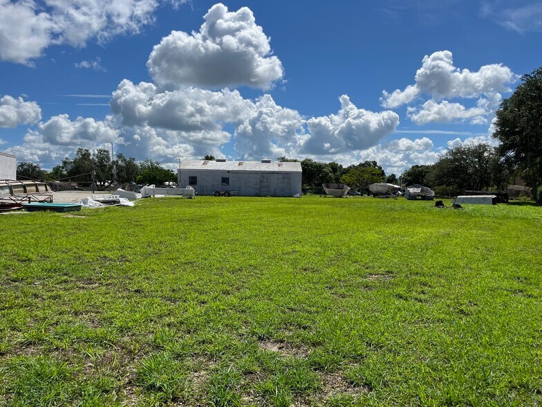 More Photos Of 523 Pear St, Sebring Warehouse For Sale