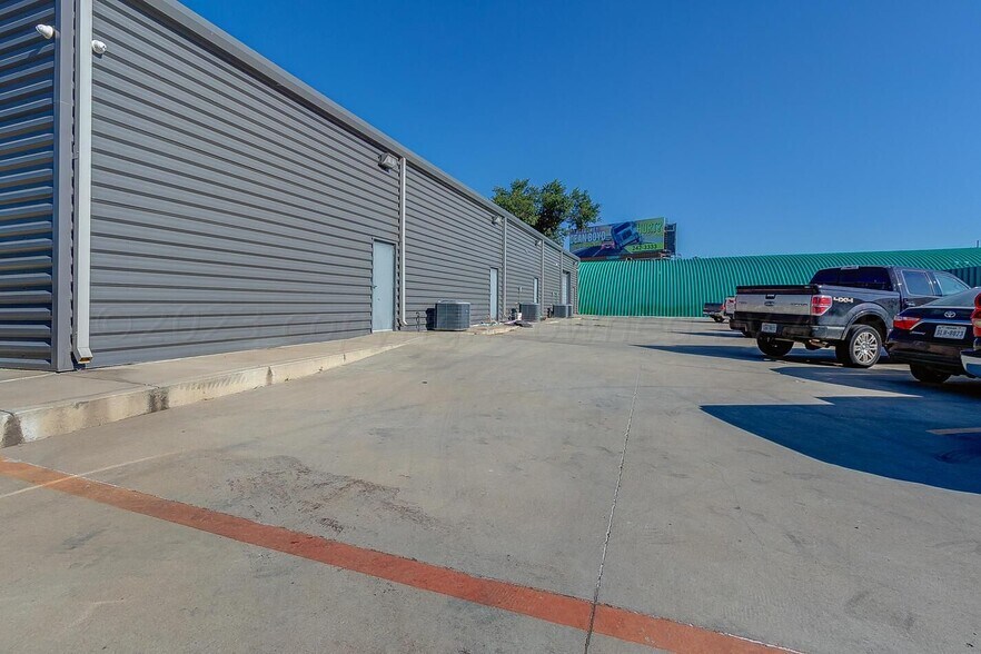 More Photos Of 7845 Canyon Dr, Amarillo Loft Creative Space For Lease