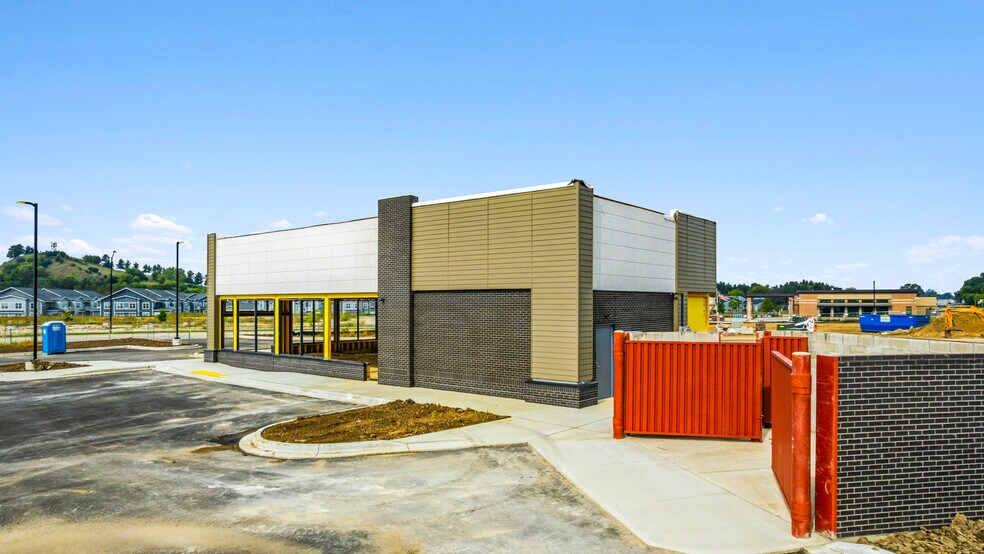 More Photos Of 1299 Olympia Fields Dr, Oconomowoc Fast Food For Sale