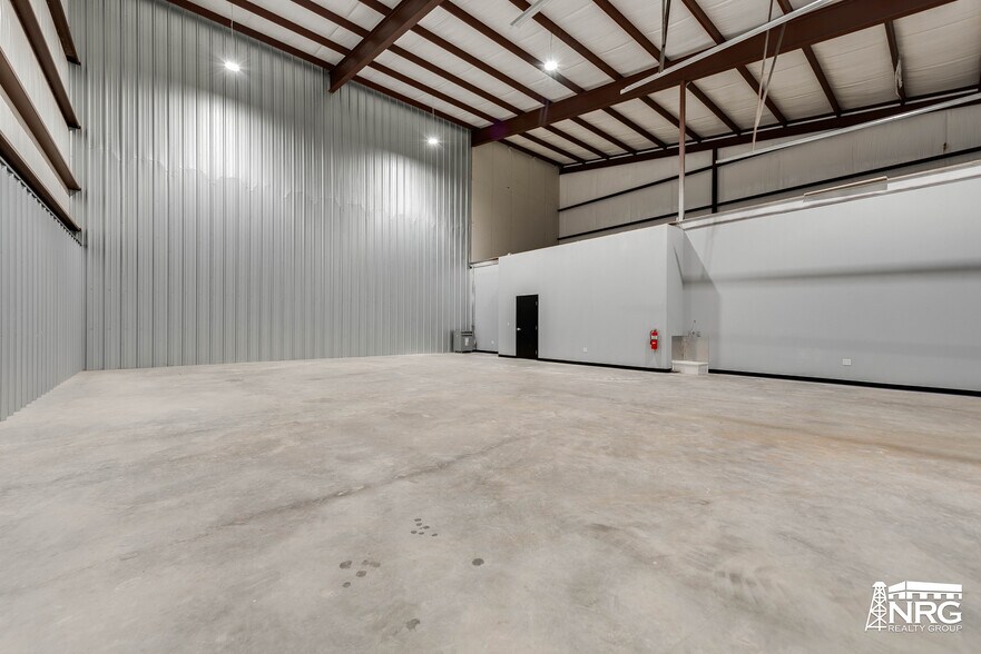 More Photos Of 1208 S Midland Dr, Midland Warehouse For Lease
