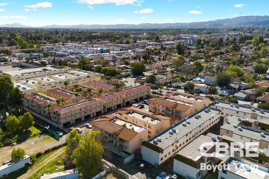 More Photos Of 18621 Saticoy St, Reseda Apartments For Sale