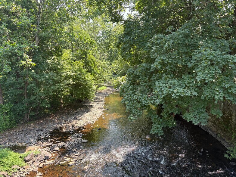 More Photos Of 125 Yantic Rd, Norwich General Retail For Sale