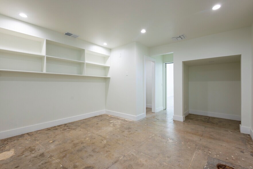 More Photos Of 249 S Robertson Blvd, Beverly Hills Storefront Retail Office For Lease