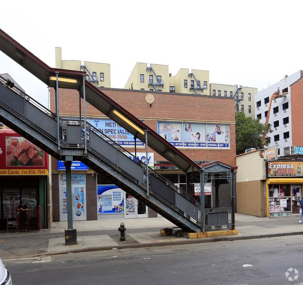 More Photos Of 1767 Southern Blvd, Bronx Storefront Retail Residential For Lease