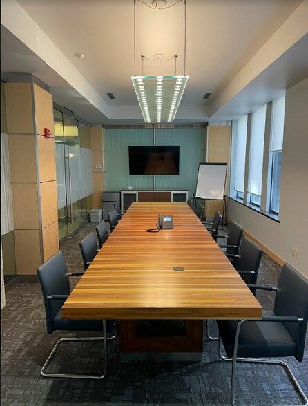 More Photos Of 112 W Jefferson Blvd, South Bend Office For Lease