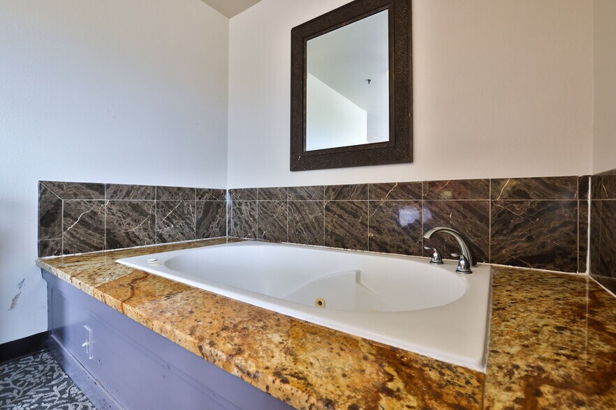 More Photos Of 8350 Razorback Rd, Colorado Springs Hotel For Sale