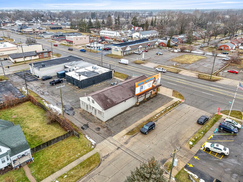 More Photos Of 26905 Plymouth Rd, Redford Township Freestanding For Lease