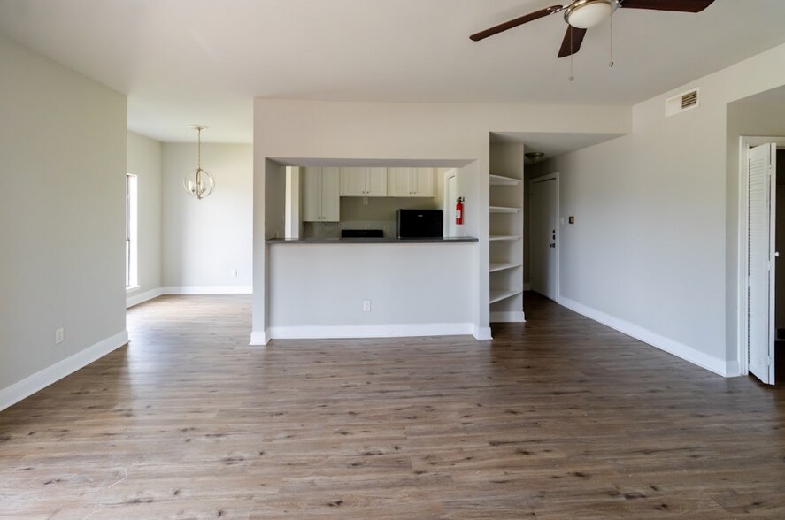 More Photos Of 8430 Antoine Dr, Houston Apartments For Sale